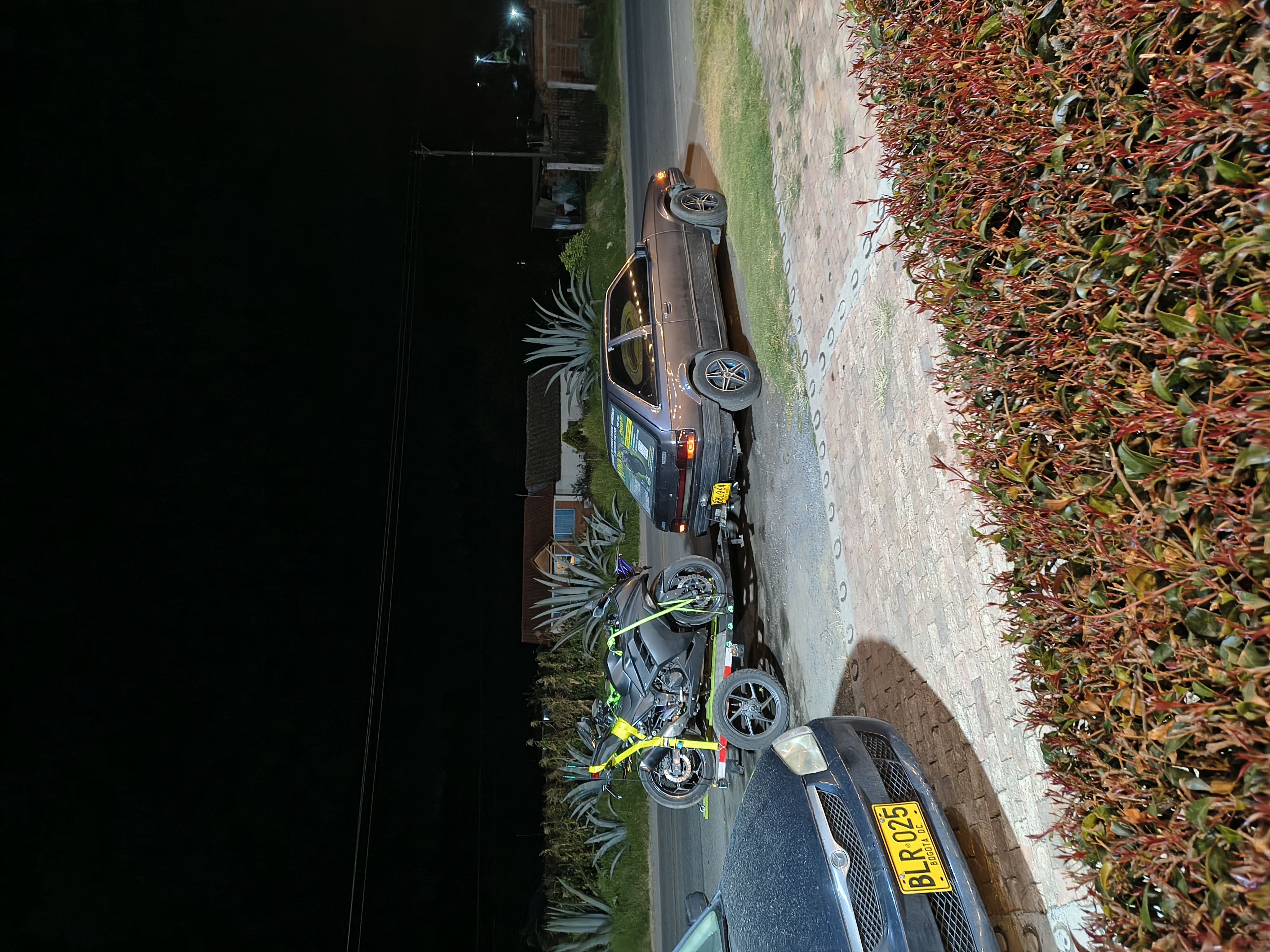Motociclista AVG en cobertura